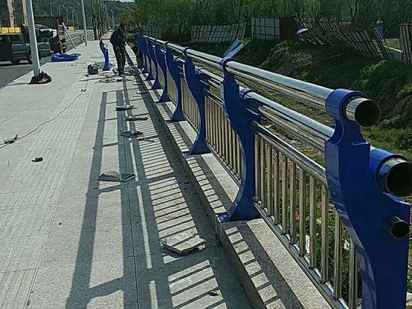 桥梁防撞护栏案例